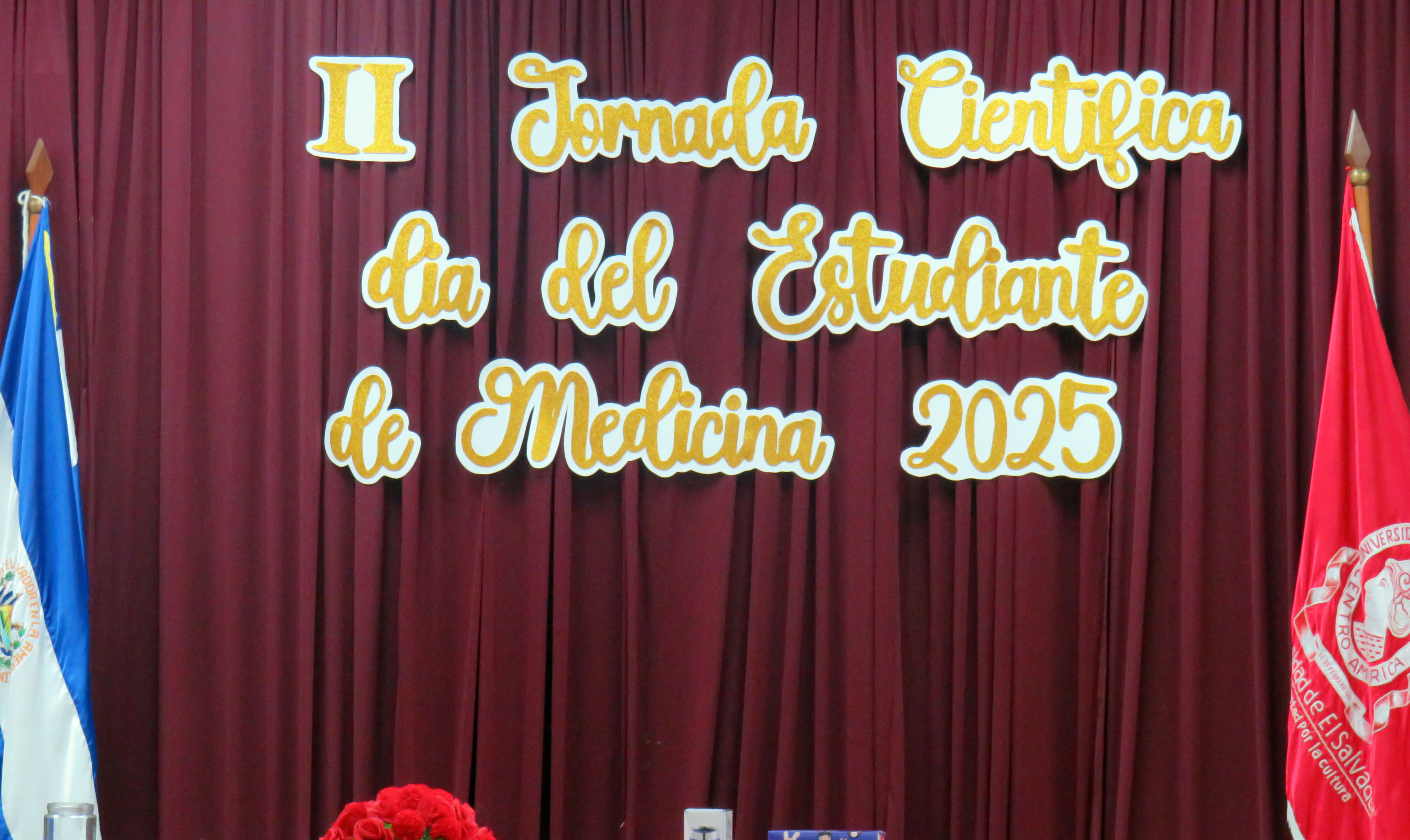 Conmemoración académica del Día del Estudiante de Medicina: Una jornada de conocimiento y reflexión profesional